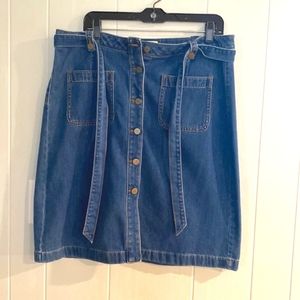 Denim button skirt